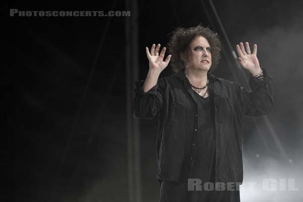 THE CURE - 2019-08-23 - SAINT CLOUD - Domaine National - Grande Scene - Robert James Smith